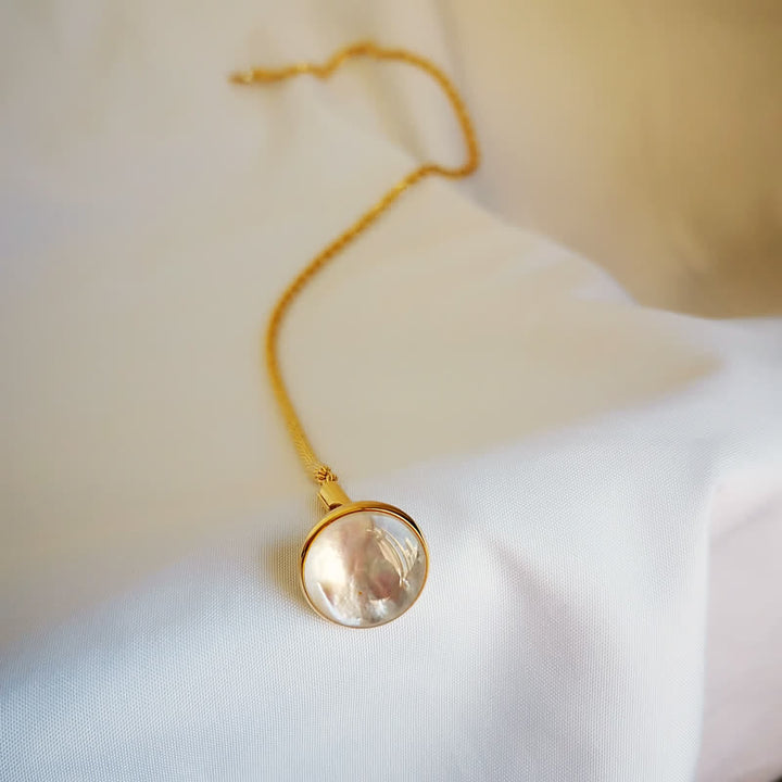 Broche de costume en coquillage naturel pour homme avec chaîne suspendue