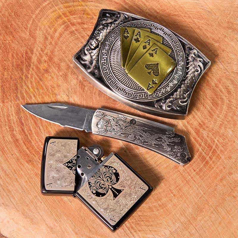 Coffret de bricolage Poker Ace avec couteau caché, boucle de ceinture et briquet Black Ice
