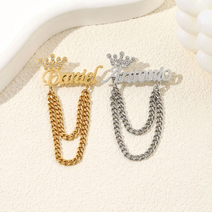 Broche personnalisée avec votre nom et couronne décorative, accessoires de costume