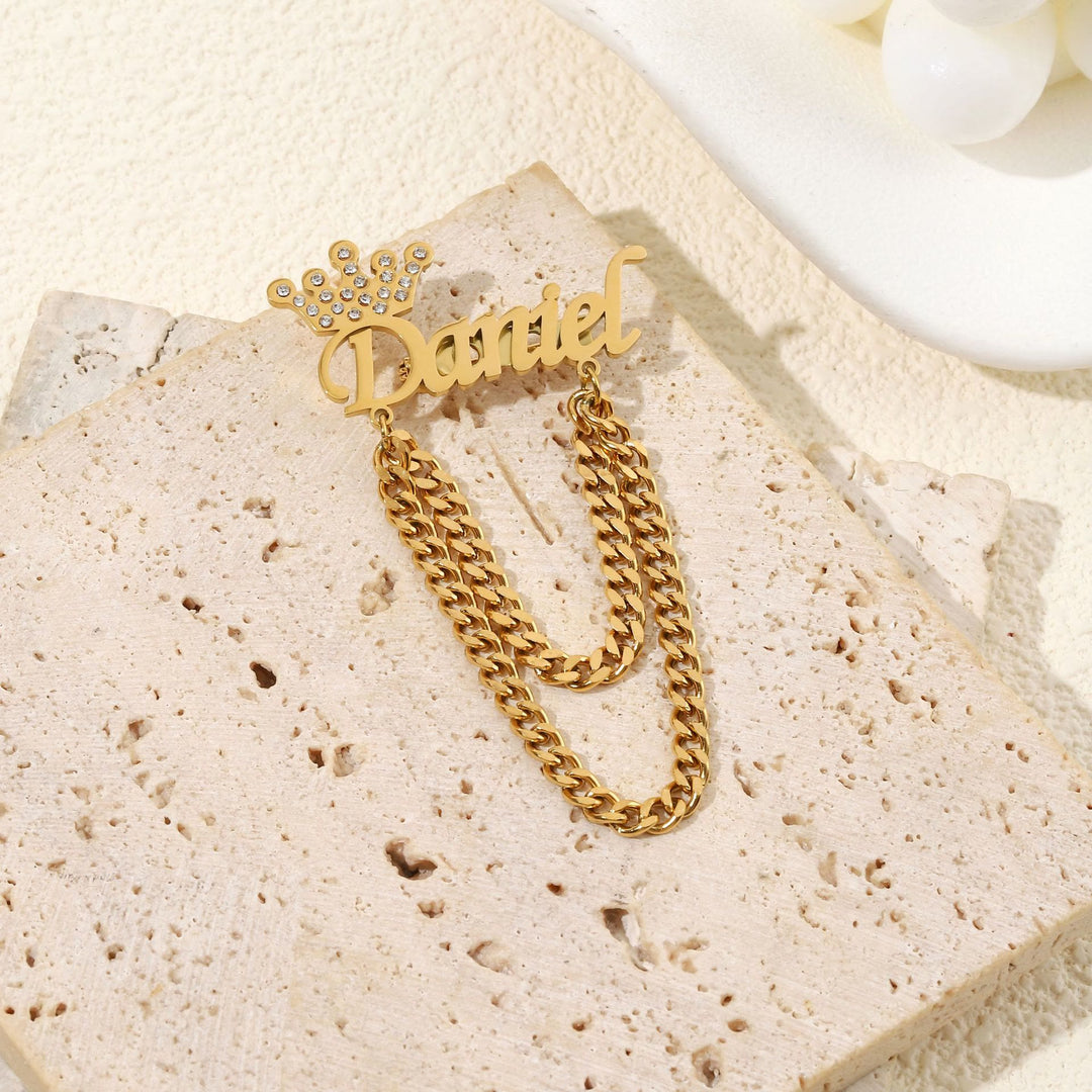 Broche personnalisée avec votre nom et couronne décorative, accessoires de costume