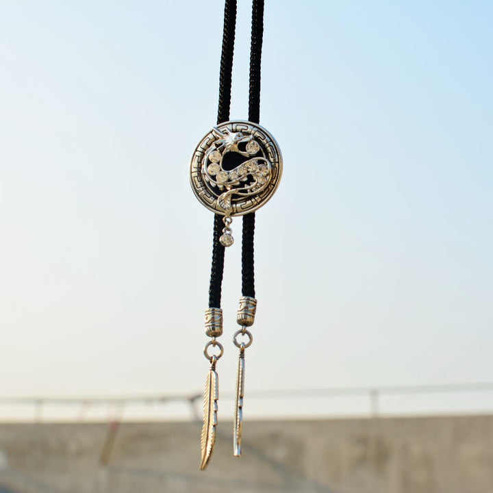 Cravate bolo Western en strass et plumes