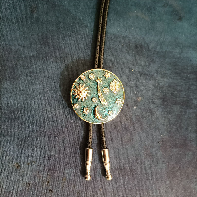 Cravate bolo vintage en strass avec motif soleil, croissant de lune et univers