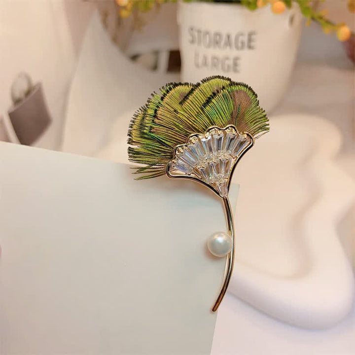 Broche en forme de feuille de ginkgo en plumes de paon vertes pour femme