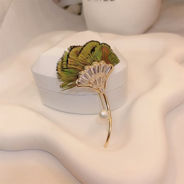 Broche en forme de feuille de ginkgo en plumes de paon vertes pour femme