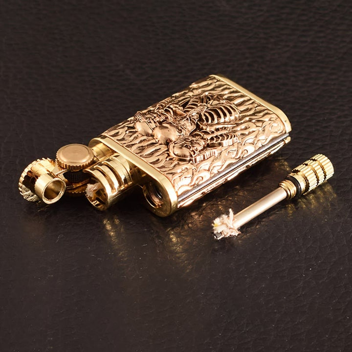 Briquet à kérosène 2 en 1 à allumette permanente, avec roue en pierre et motif tête de mort gravé