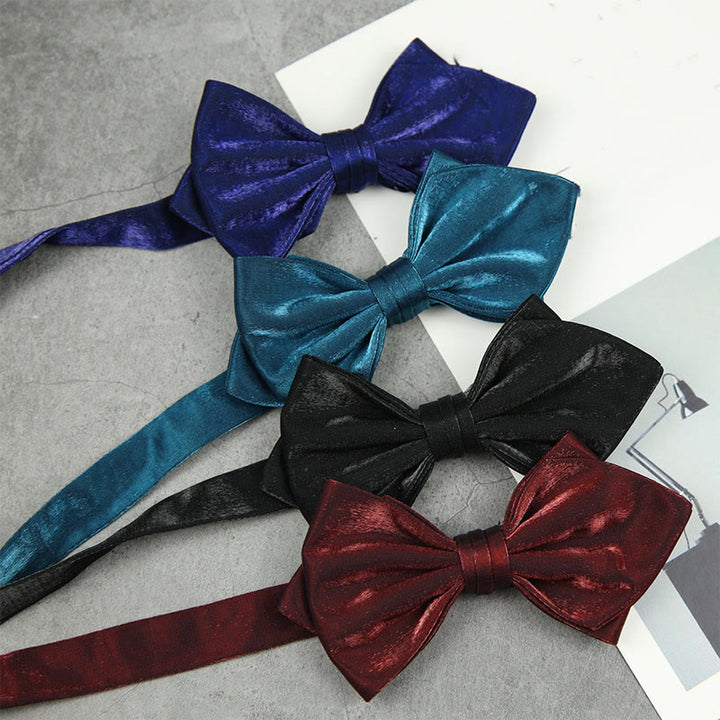 Nœud papillon pointu pré-noué en satin suédé avec sangle réglable