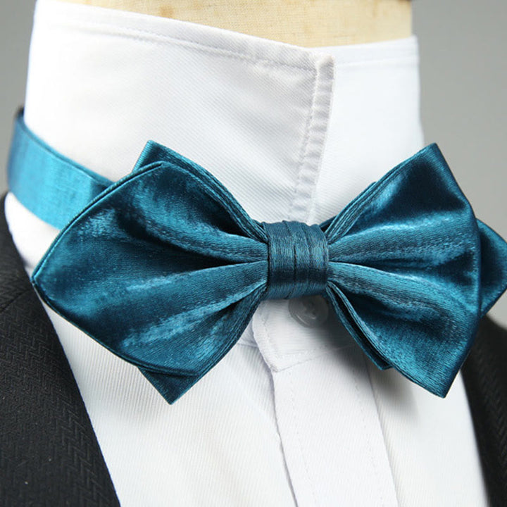 Nœud papillon pointu pré-noué en satin suédé avec sangle réglable