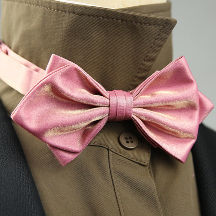 Nœud papillon pointu pré-noué en satin suédé avec sangle réglable