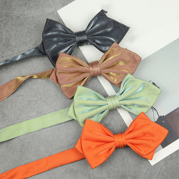Nœud papillon pointu pré-noué en satin suédé avec sangle réglable