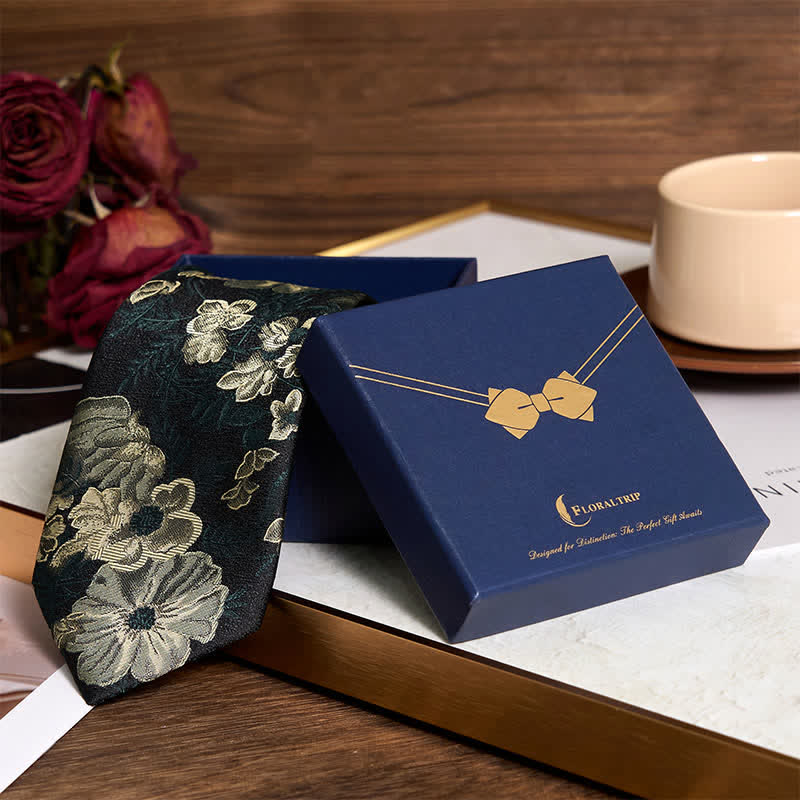 Cravate à fleurs vertes pour homme avec forêt de pins 