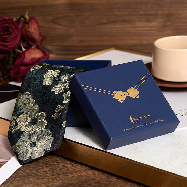 Cravate à fleurs vertes pour homme avec forêt de pins 