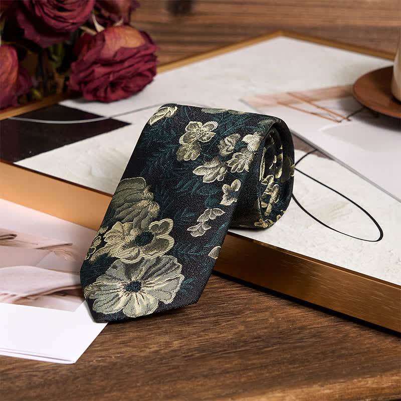 Cravate à fleurs vertes pour homme avec forêt de pins 