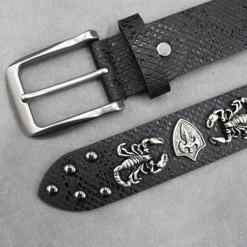 Ceinture en cuir noir à imprimé peau de serpent et rivets scorpion argentés antiques