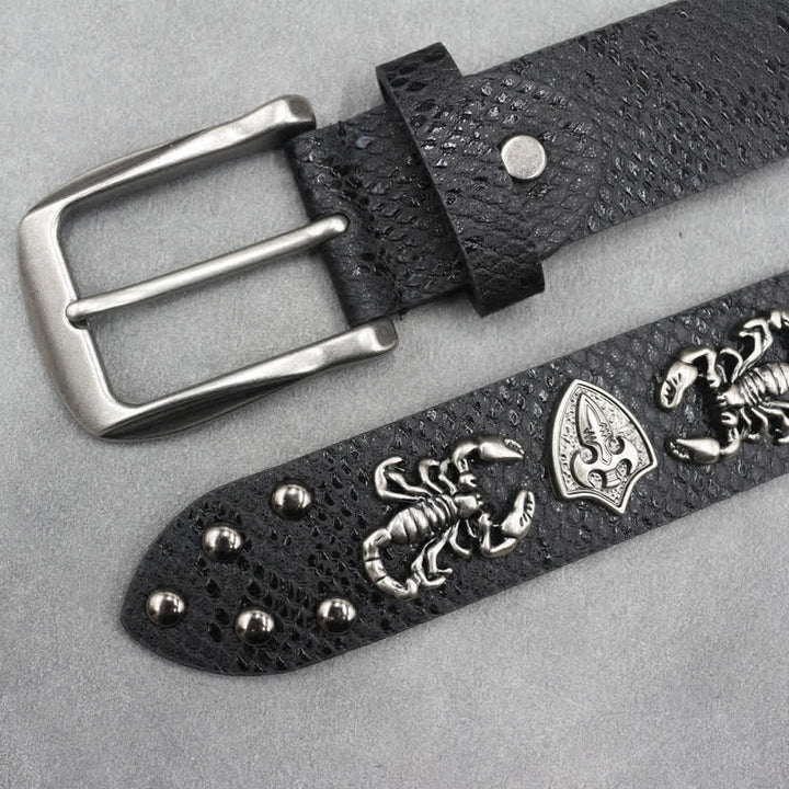 Ceinture en cuir noir à imprimé peau de serpent et rivets scorpion argentés antiques