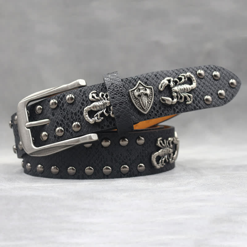 Ceinture en cuir noir à imprimé peau de serpent et rivets scorpion argentés antiques