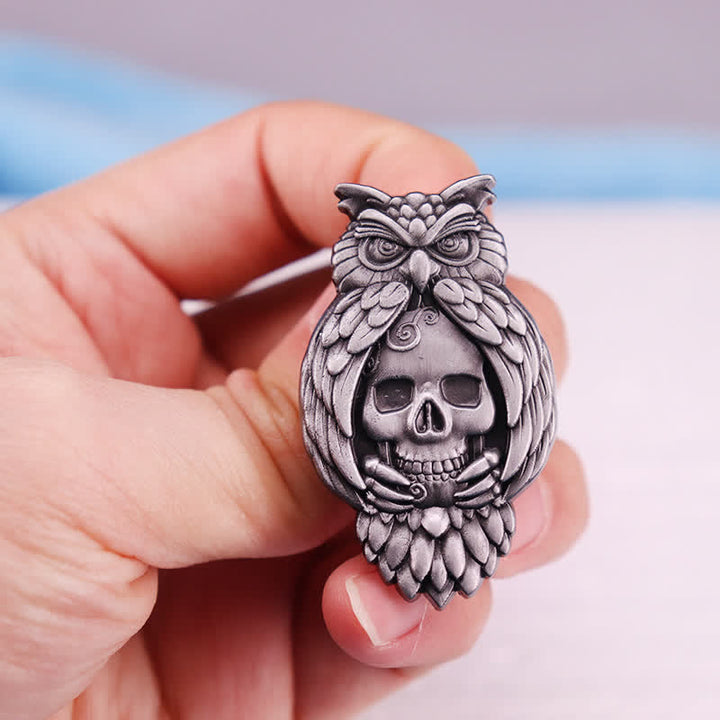 Broche squelette avec serres, yeux, crâne et hibou