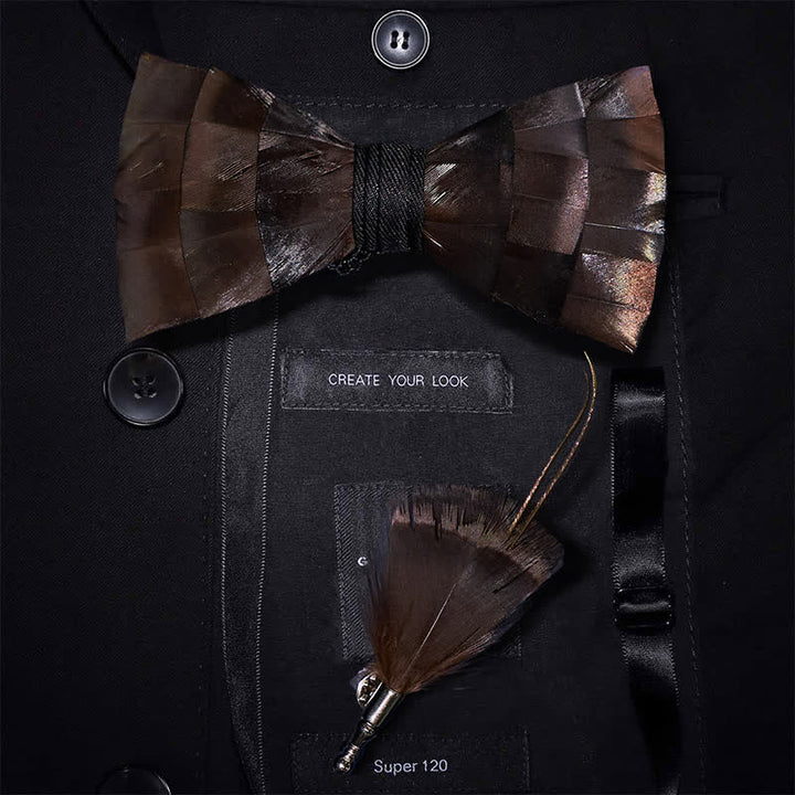 Nœud papillon en plumes de cuivre clair avec épingle à revers