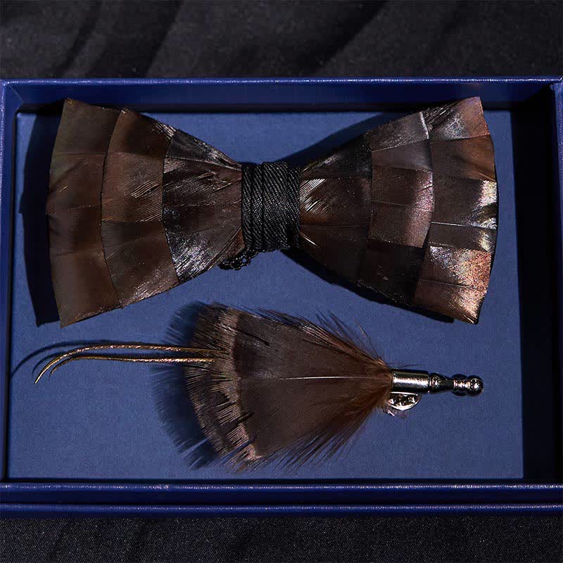 Nœud papillon en plumes de cuivre clair avec épingle à revers