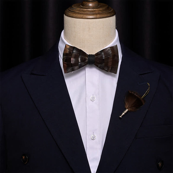 Nœud papillon en plumes de cuivre clair avec épingle à revers