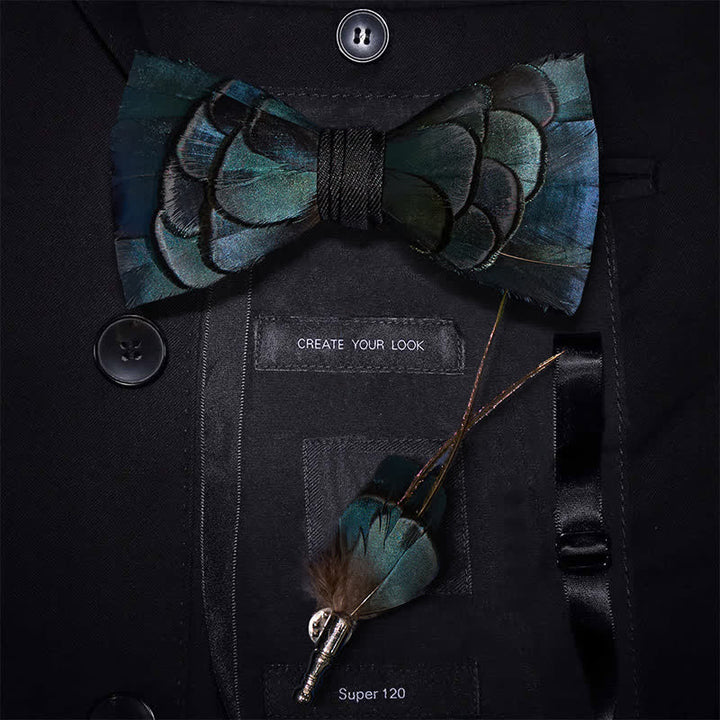 Nœud papillon à plumes bleu ardoise avec épingle à revers