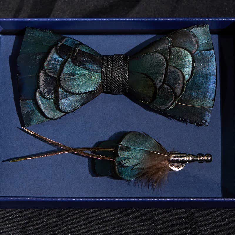 Nœud papillon à plumes bleu ardoise avec épingle à revers