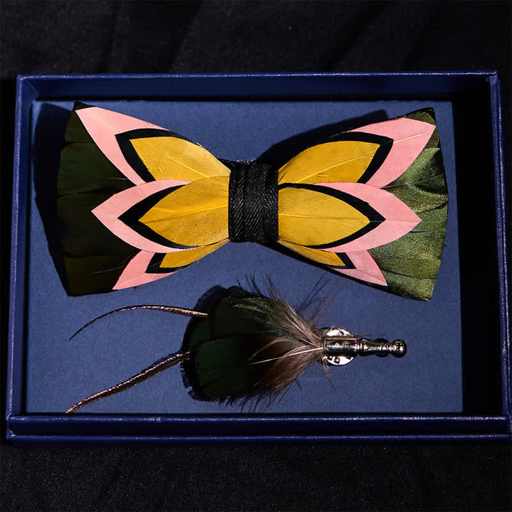 Nœud papillon en plumes noires irisées avec épingle à revers