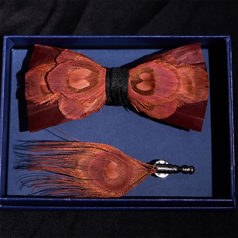 Nœud papillon bordeaux à plumes dorées avec épingle à revers