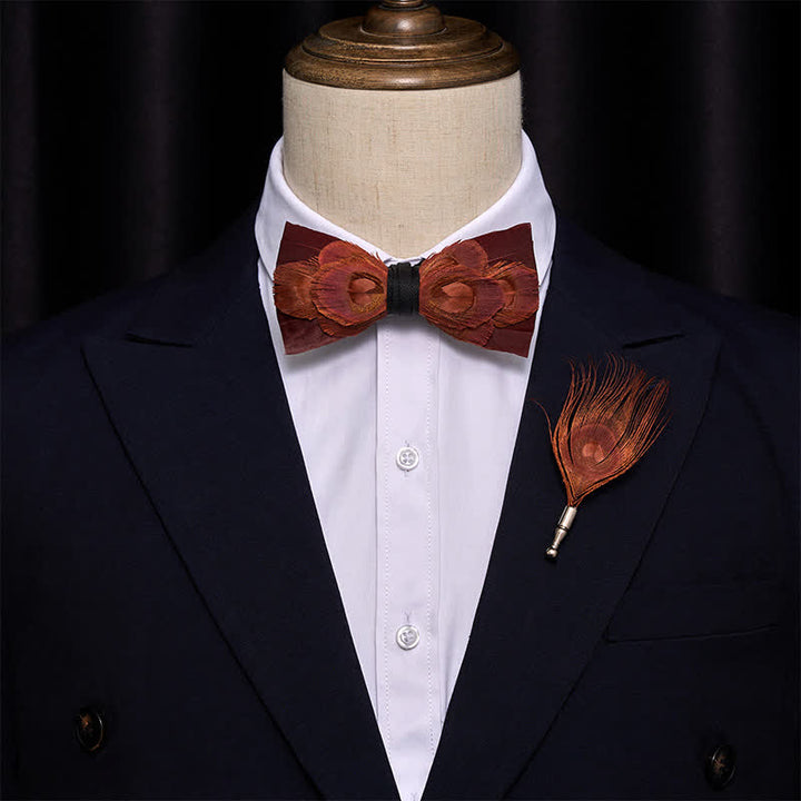 Nœud papillon bordeaux à plumes dorées avec épingle à revers