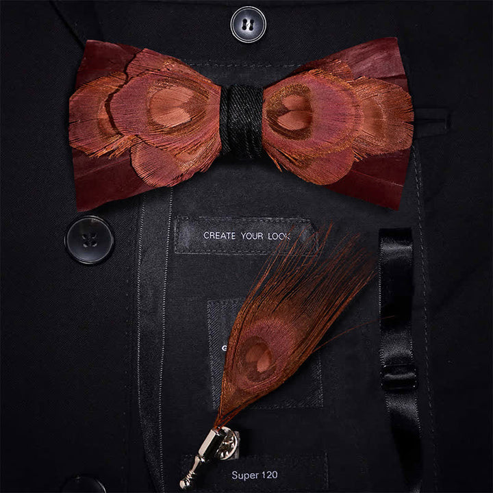Nœud papillon bordeaux à plumes dorées avec épingle à revers