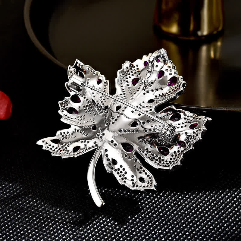 Broche feuille d'érable rose et cristal blanc pour femme