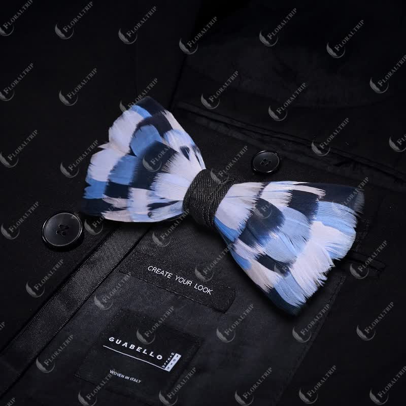 Nœud papillon à plumes bleu et blanc pour enfant avec épingle à revers