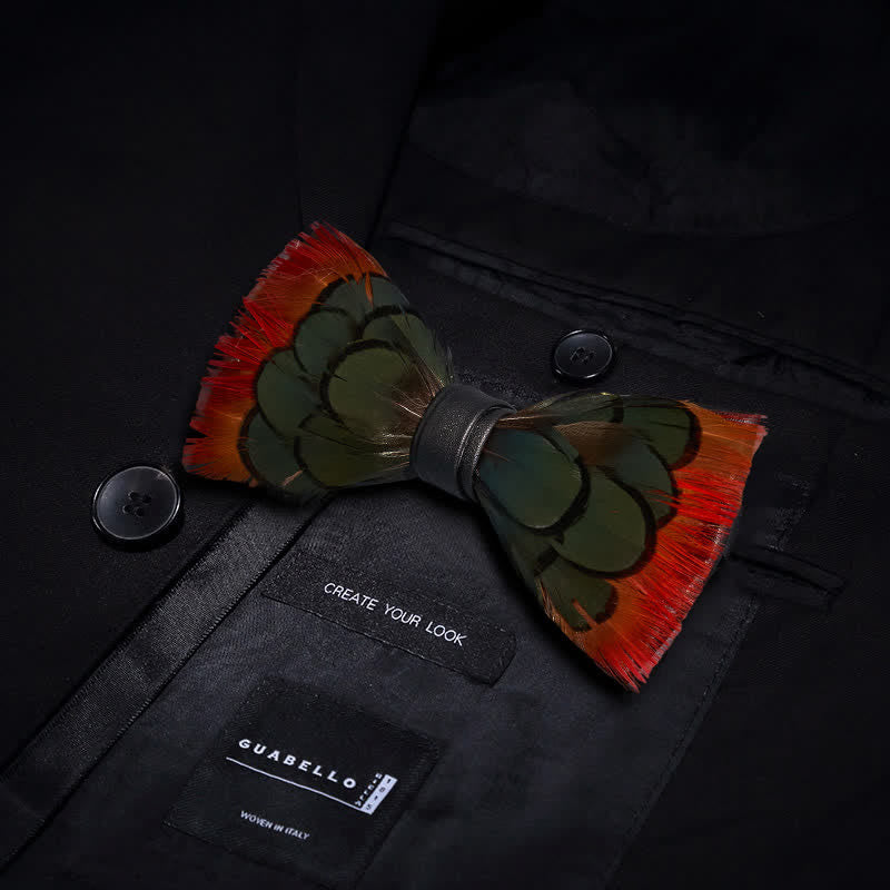 Nœud papillon en plumes de faisan orange et vert avec épingle à revers