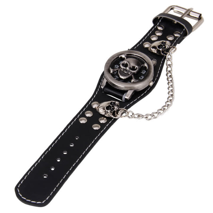 Montre homme en cuir avec bracelet à rivets punk et cache tête de mort
