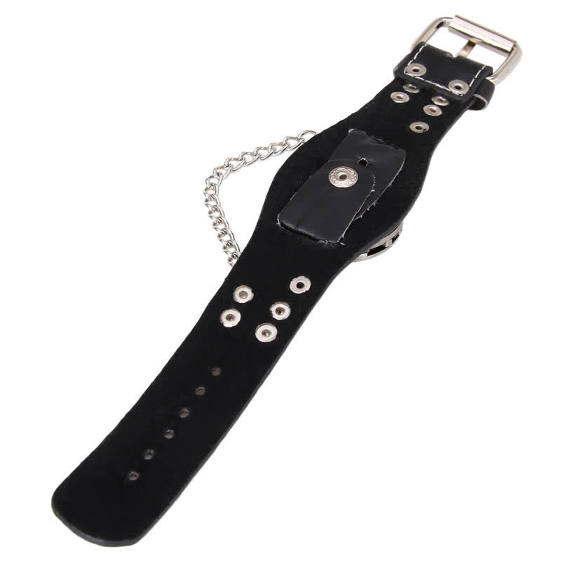 Montre homme en cuir avec bracelet à rivets punk et cache tête de mort
