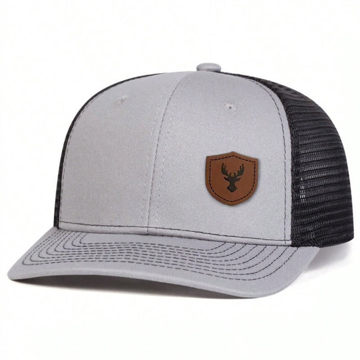 Petite casquette de camionneur avec patch en cuir marron et bois de cerf