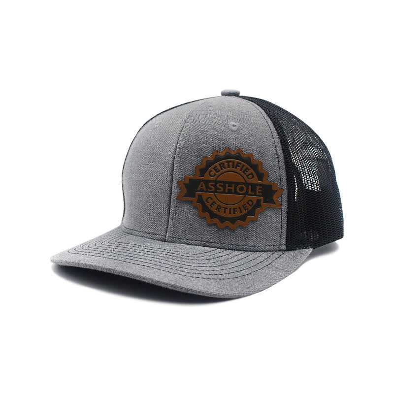 Casquette de camionneur en cuir marron avec motif de lettres