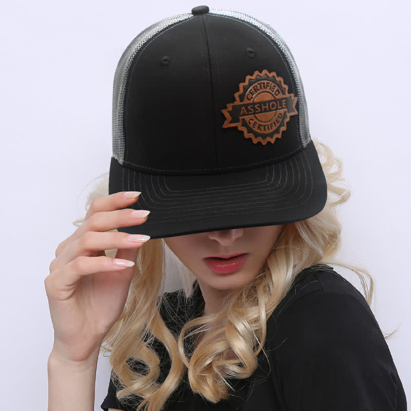 Casquette de camionneur en cuir marron avec motif de lettres