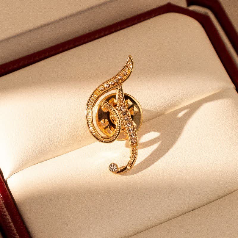 Broche en strass avec initiale 26 en or
