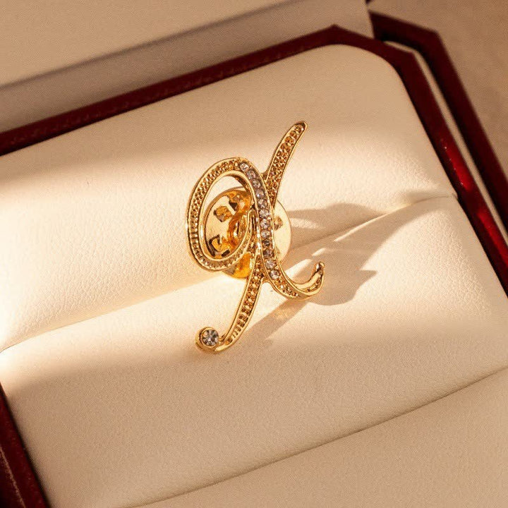 Broche en strass avec initiale 26 en or