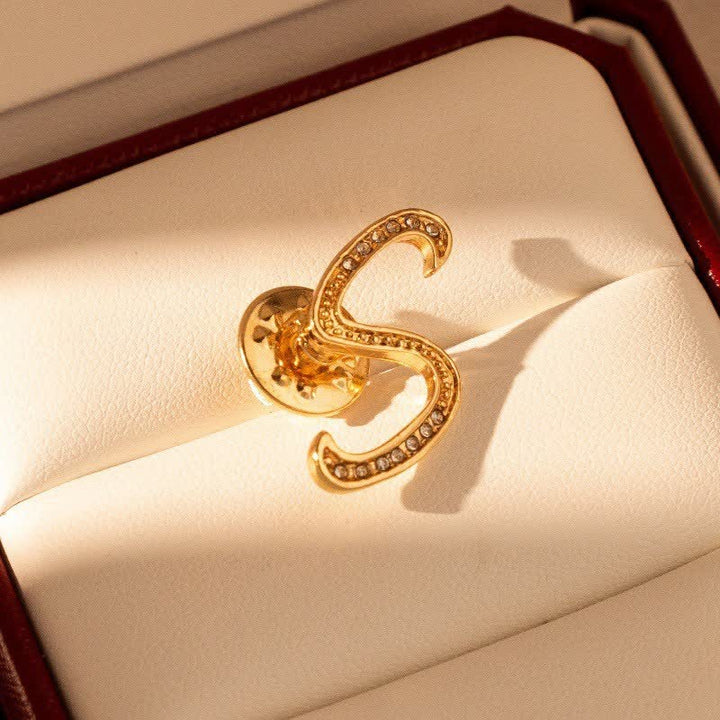 Broche en strass avec initiale 26 en or
