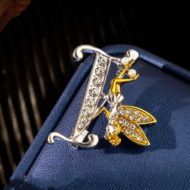 Broche papillon de course en cristal avec lettre initiale 26 de l'alphabet