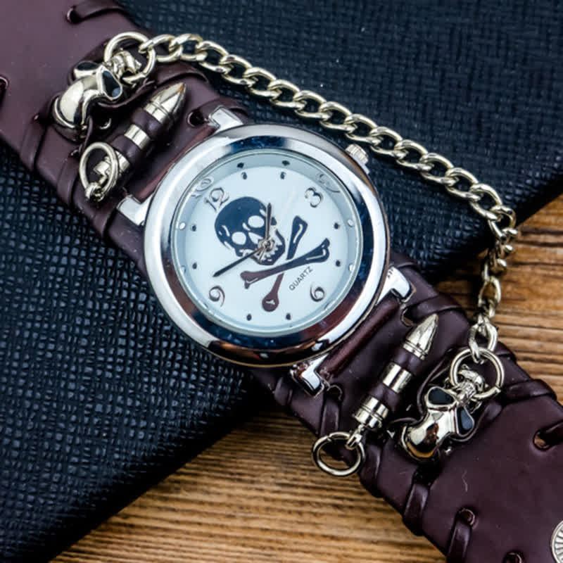 Montre homme en cuir avec cadran tête de mort et chaîne en argent