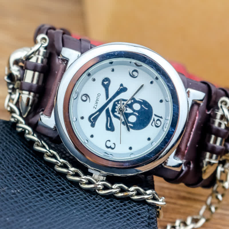 Montre homme en cuir avec cadran tête de mort et chaîne en argent