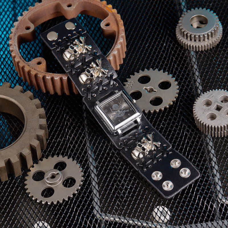 Montre-bracelet en cuir noir pour homme avec rivets et tête de mort