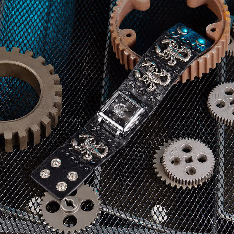 Montre-bracelet en cuir noir pour homme avec rivets et tête de mort