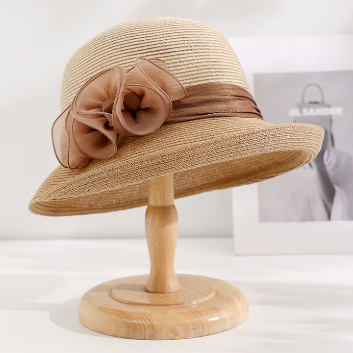 Magnifique chapeau de paille à ruban et fleurs froissées pour femme