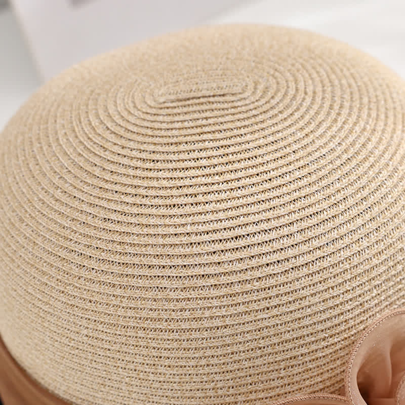 Magnifique chapeau de paille à ruban et fleurs froissées pour femme