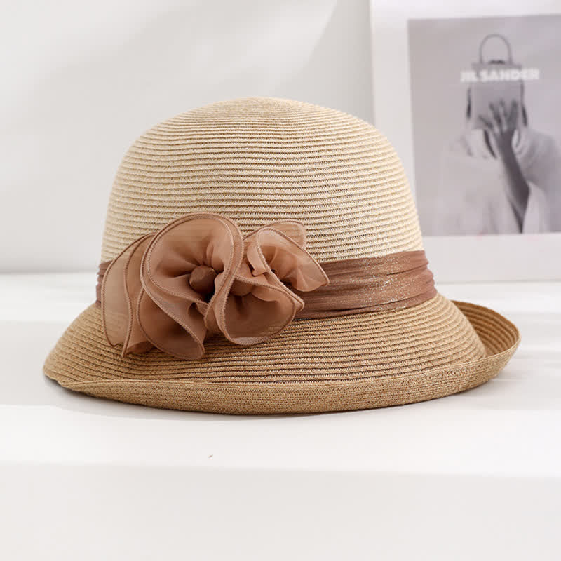 Magnifique chapeau de paille à ruban et fleurs froissées pour femme