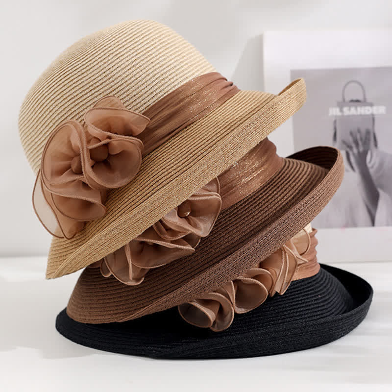 Magnifique chapeau de paille à ruban et fleurs froissées pour femme