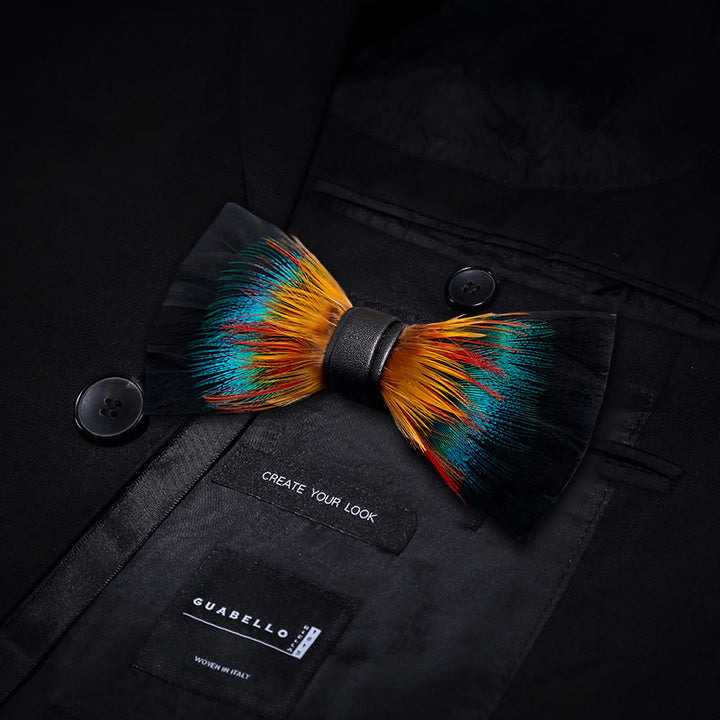 Nœud papillon à plumes noires et multicolores pour enfant avec épingle à revers